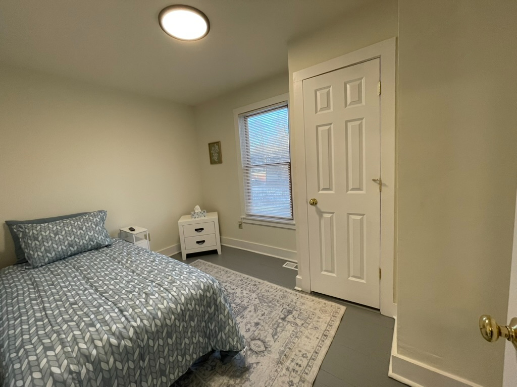 Newly renovated interior, - Photo 2