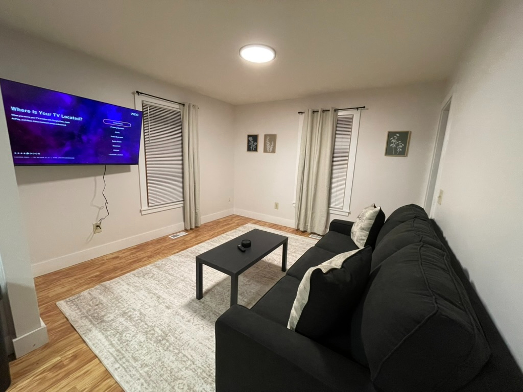 Newly renovated interior, - Photo 3