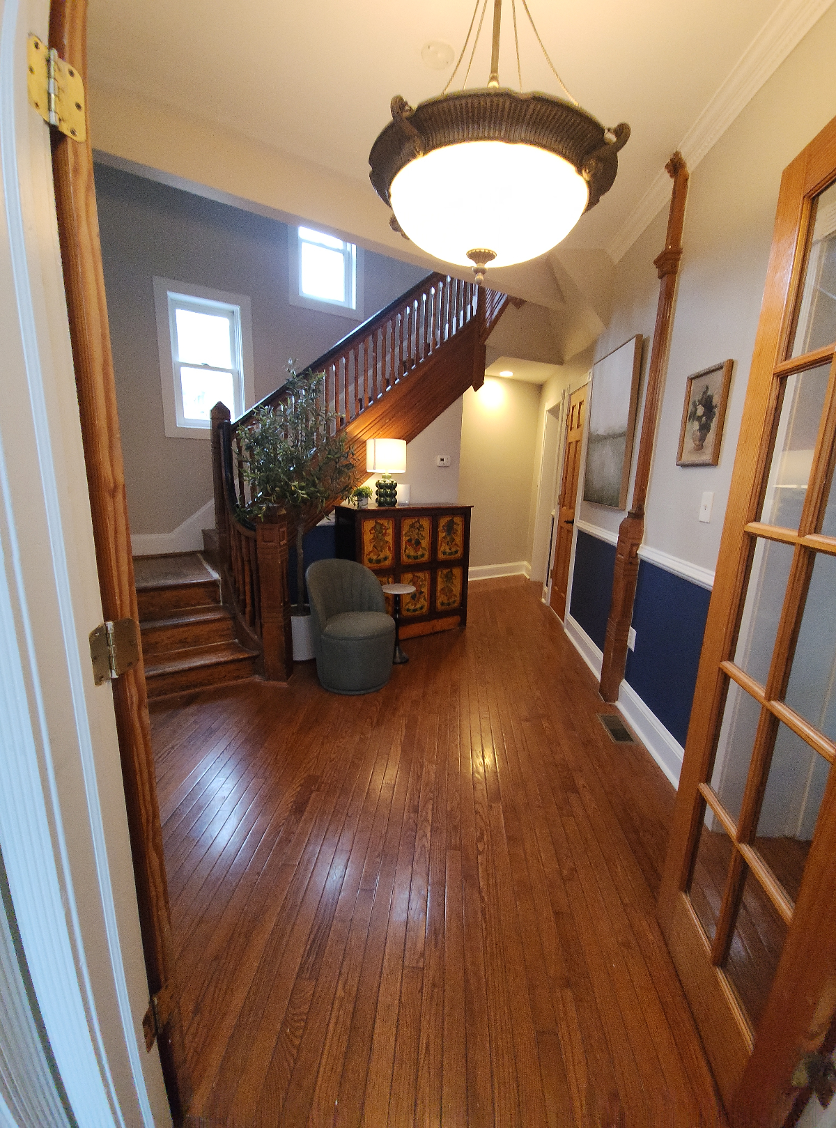 Furnished room with Private Bathroom available in a magnificent 1873 historic Victorian mansion in t - Photo 12