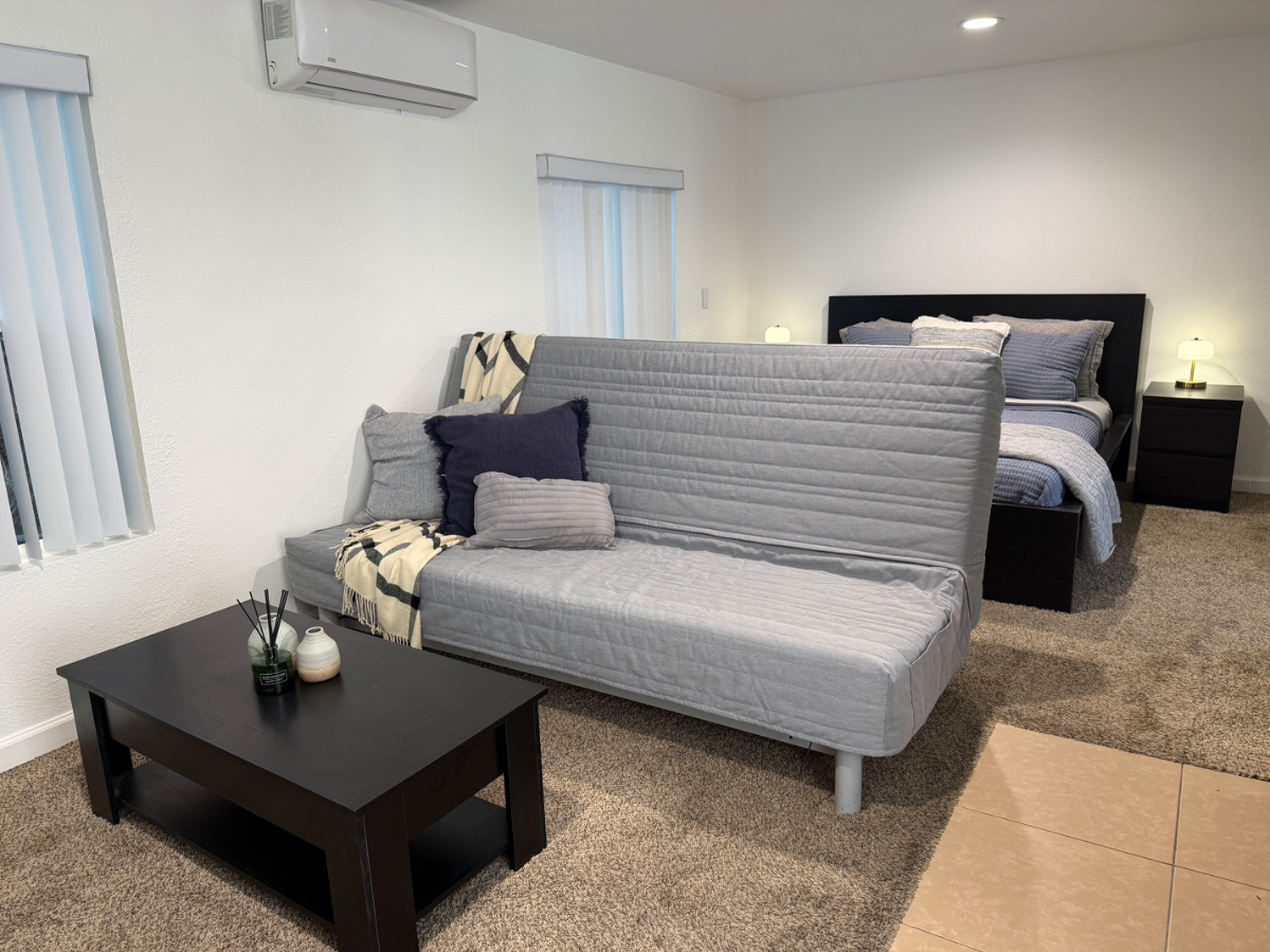 Private Studio + Prime location + Utilities Included - Photo 2