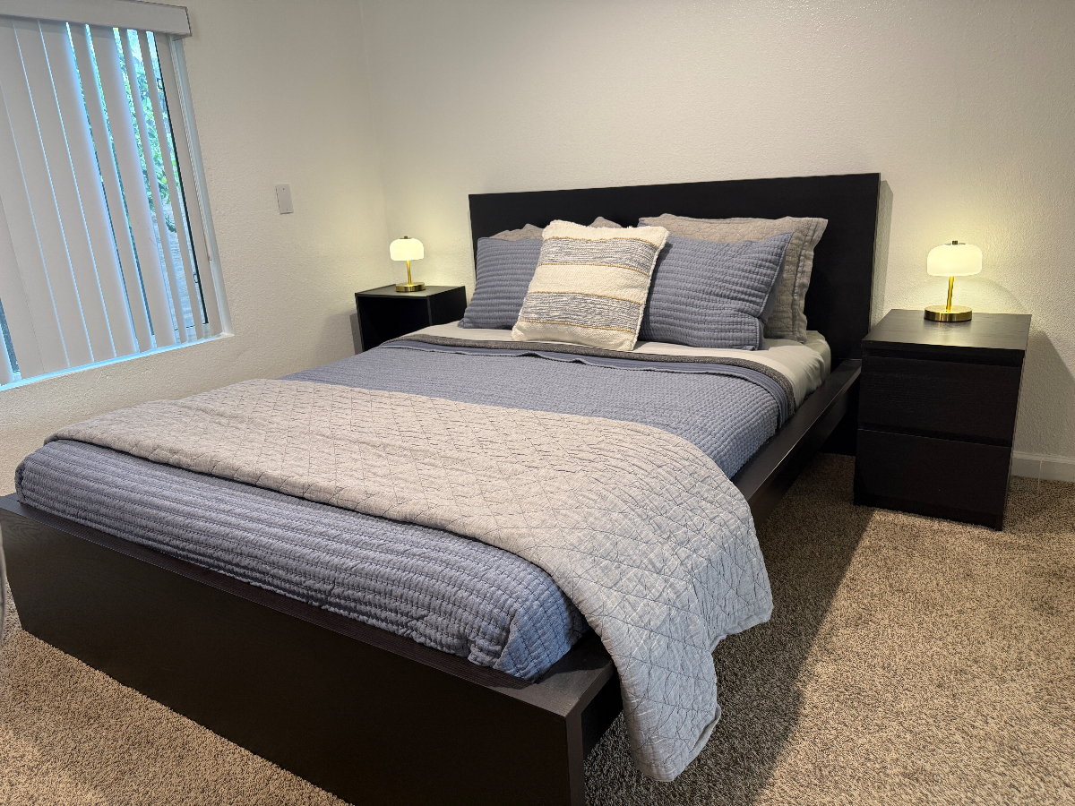 Private Studio + Prime location + Utilities Included - Photo 1
