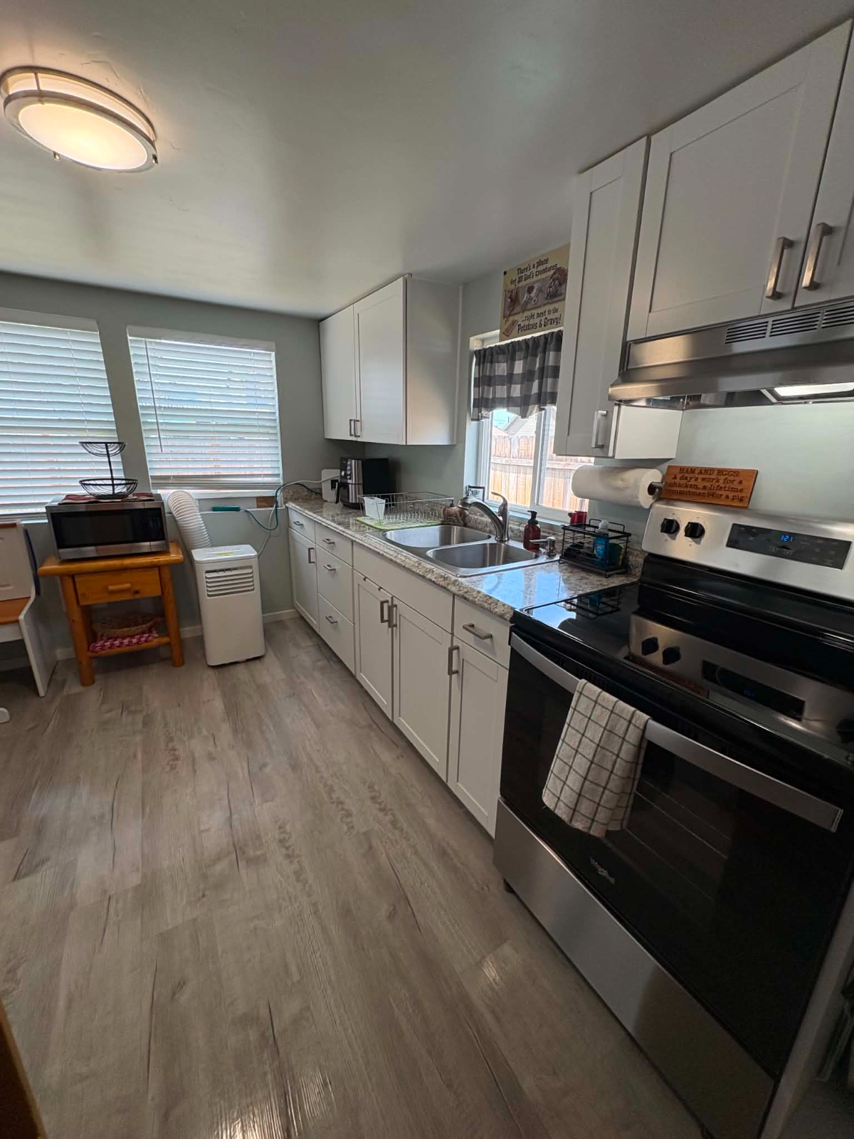 2BR tiny home w/ Fenced Yard Near Downtown Prineville - Photo 2