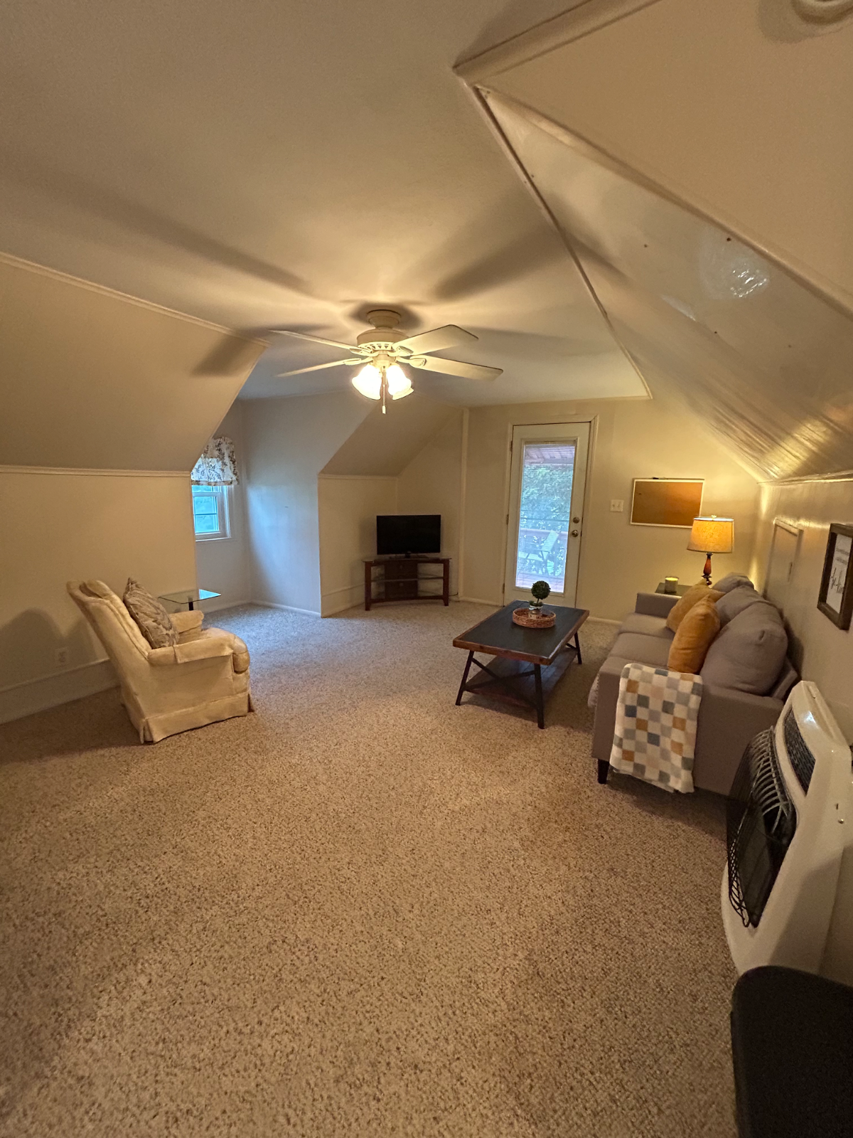 Beautiful Upstairs Furnished Apartment at a GREAT Price! - Photo 5