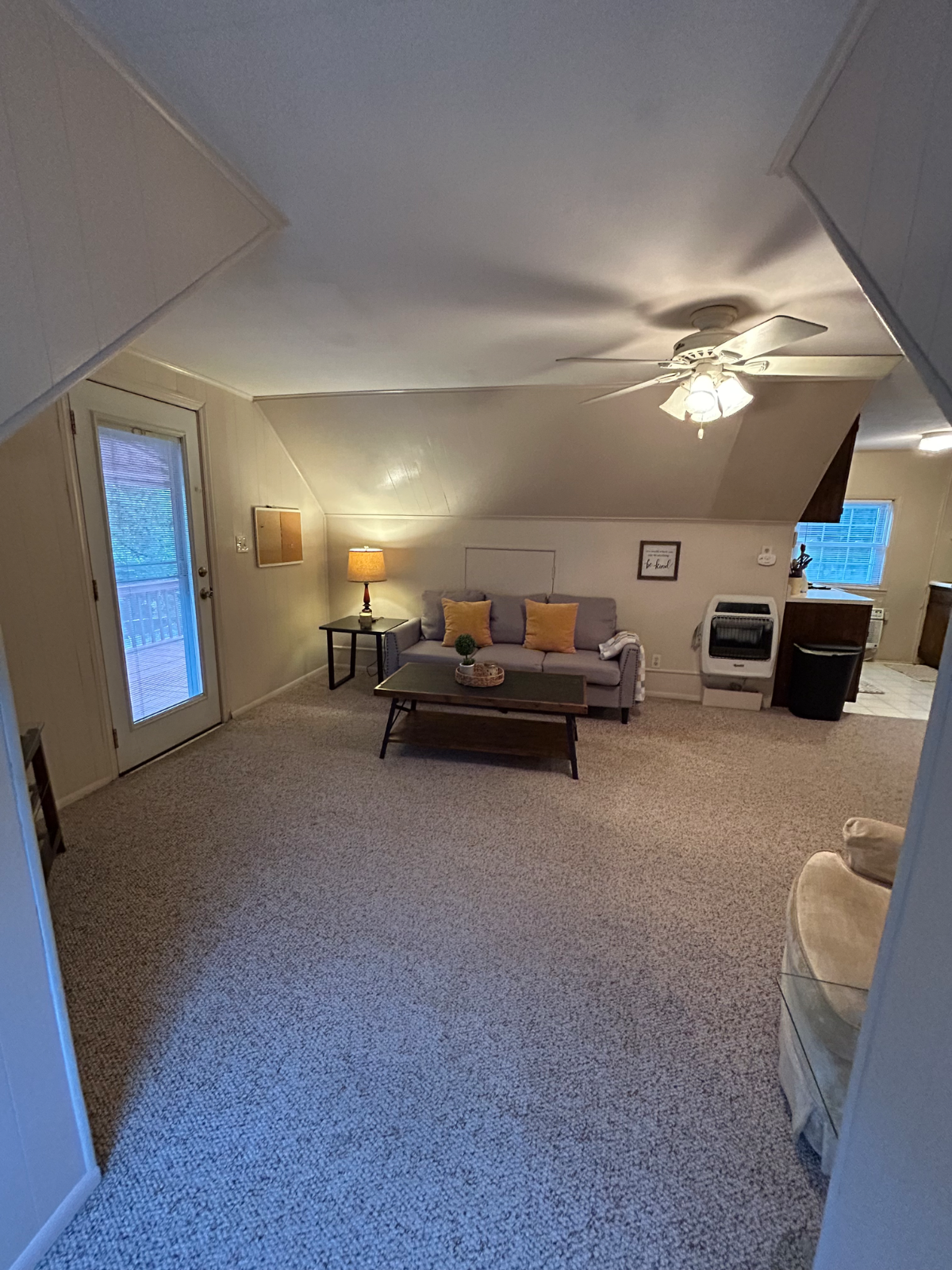 Beautiful Upstairs Furnished Apartment at a GREAT Price! - Photo 6