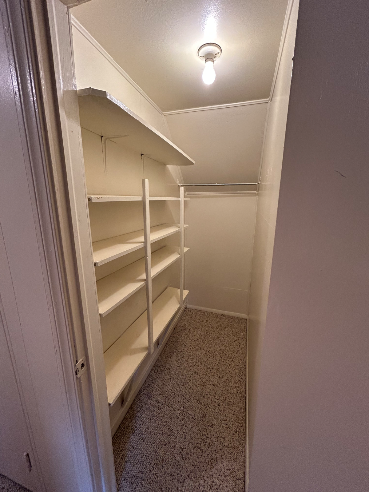 Beautiful Upstairs Furnished Apartment at a GREAT Price! - Photo 8