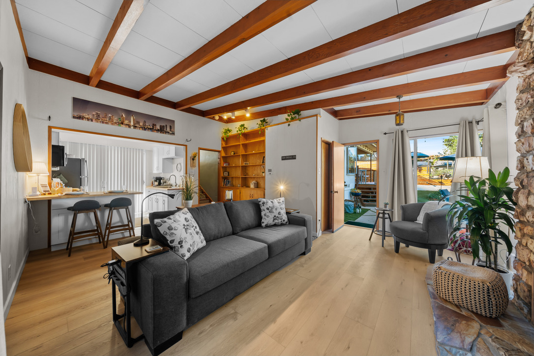 Bright Canyon View Retreat With King Suite And Easy Access To San Diego Hospitals - Photo 2