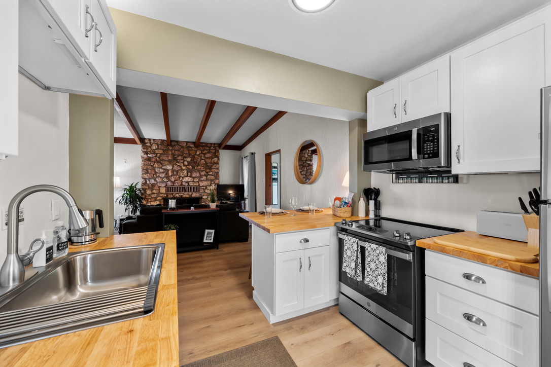 Bright Canyon View Retreat With King Suite And Easy Access To San Diego Hospitals - Photo 3