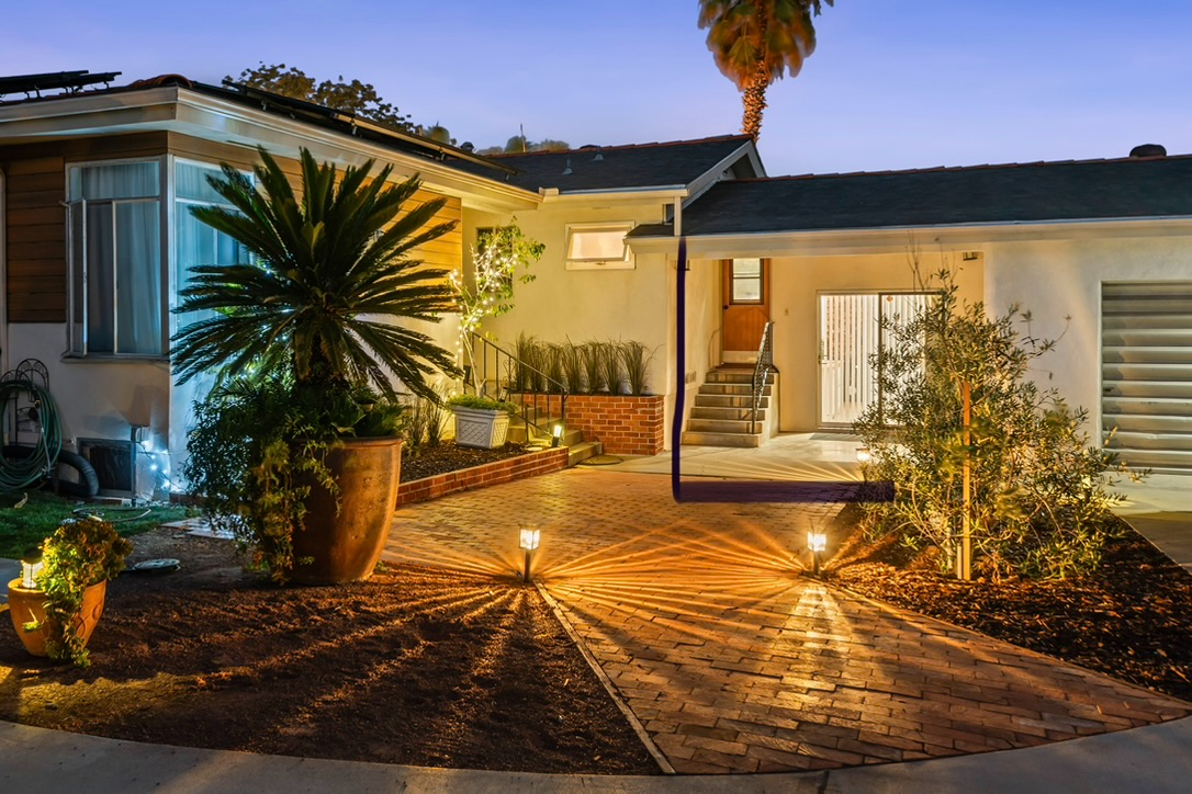 Bright Canyon View Retreat With King Suite And Easy Access To San Diego Hospitals - Photo 1