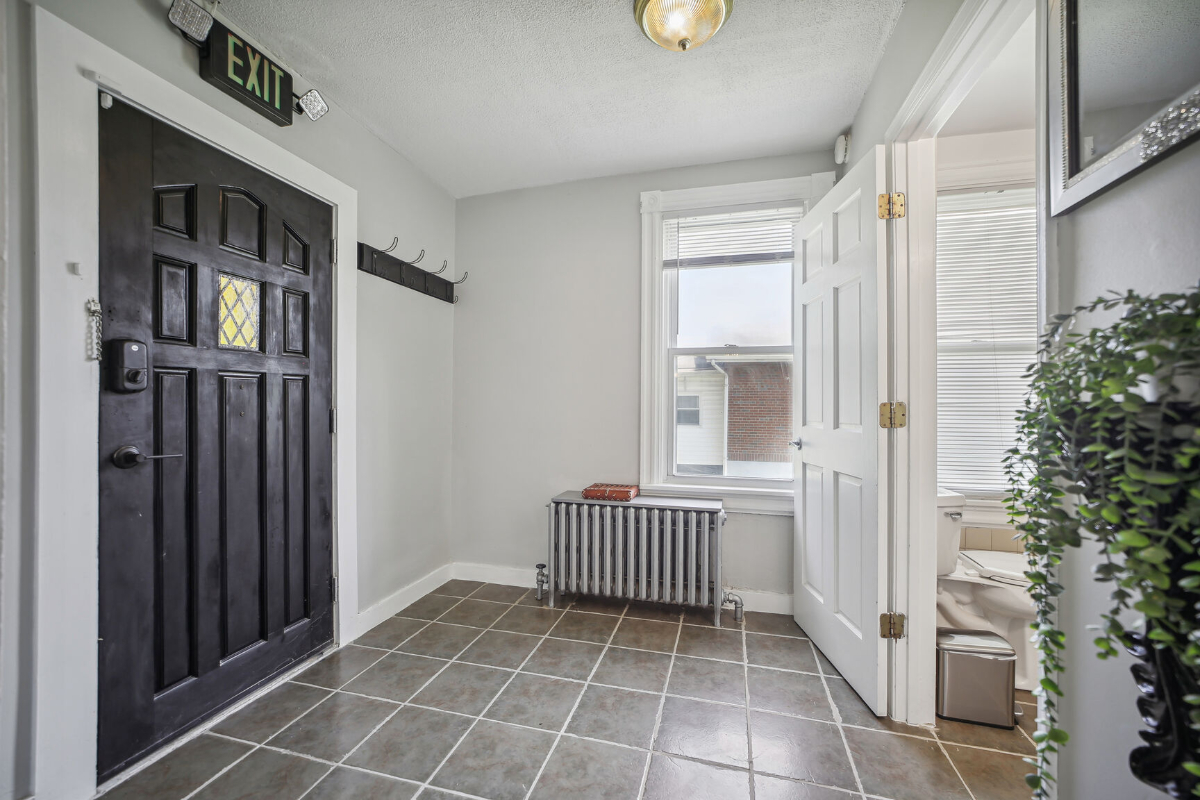 Beautiful Fully Furnished DC Retreat Near Hospitals & Military Bases   Spacious 3BR DC Home | Near H - Photo 7