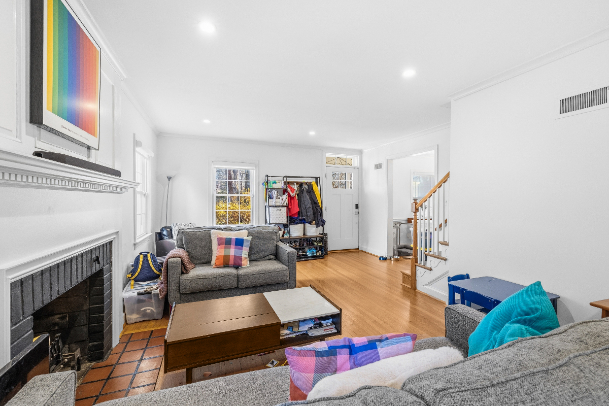 Spacious, Light-filled 4BD 3.5BA - Photo 7