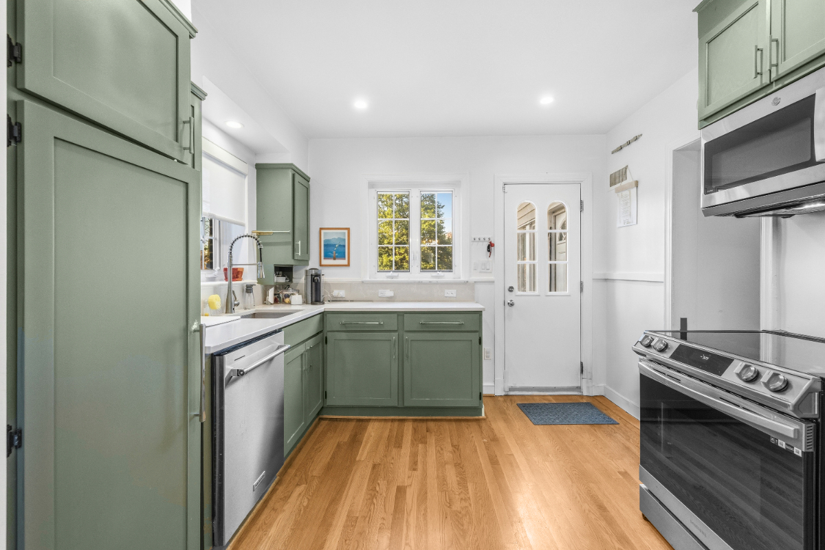 Spacious, Light-filled 4BD 3.5BA - Photo 1