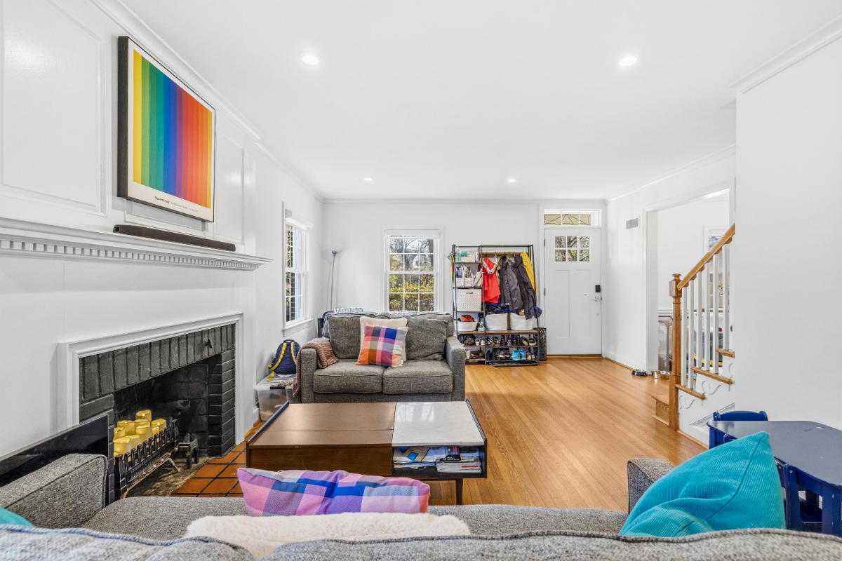 Spacious, Light-filled 4BD 3.5BA - Photo 8