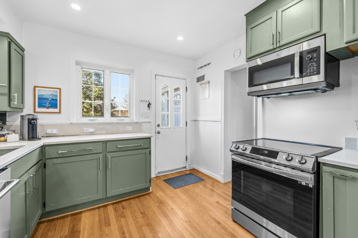 Spacious, Light-filled 4BD 3.5BA - Photo 2