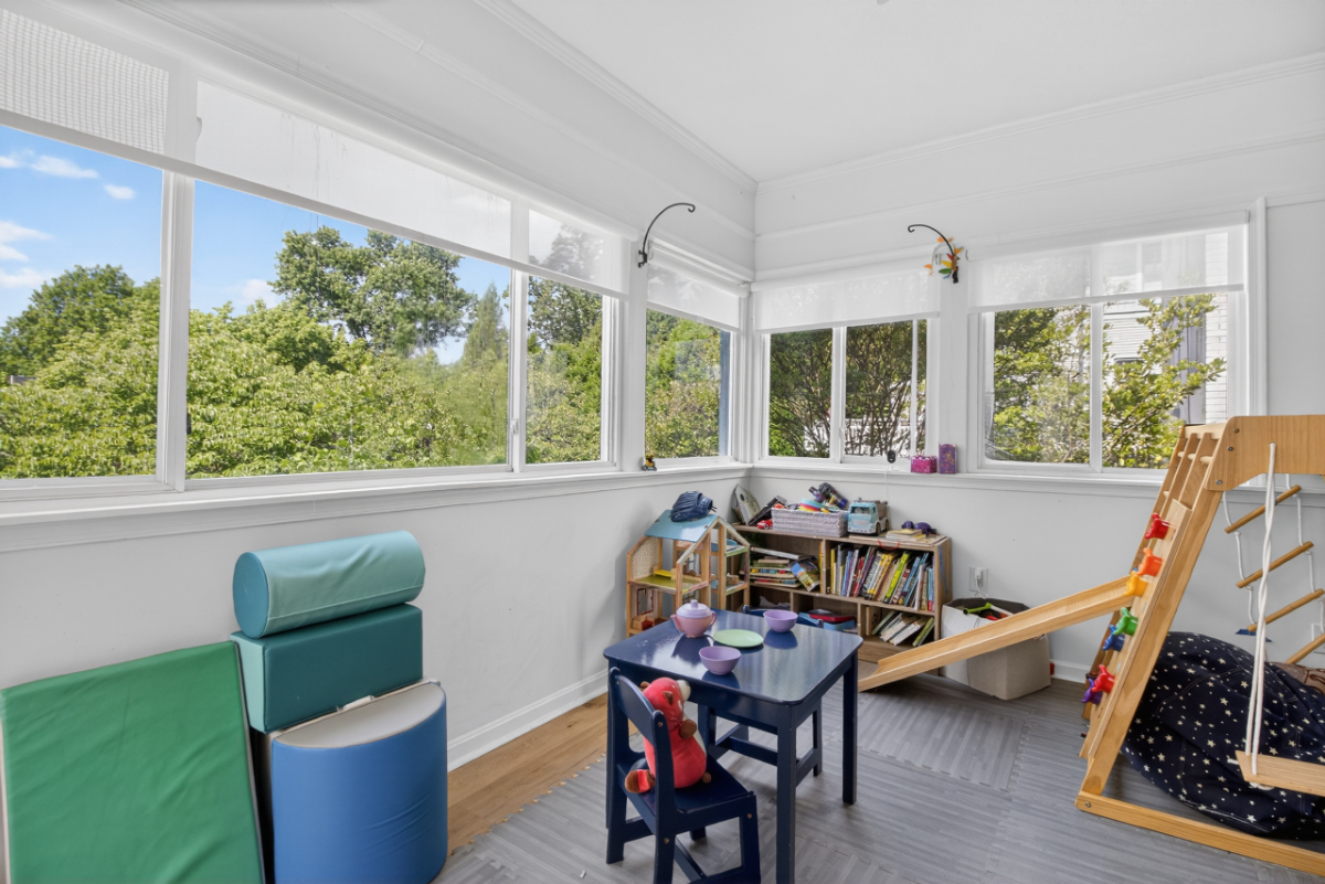 Spacious, Light-filled 4BD 3.5BA - Photo 12