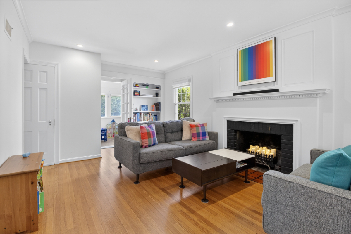 Spacious, Light-filled 4BD 3.5BA - Photo 9
