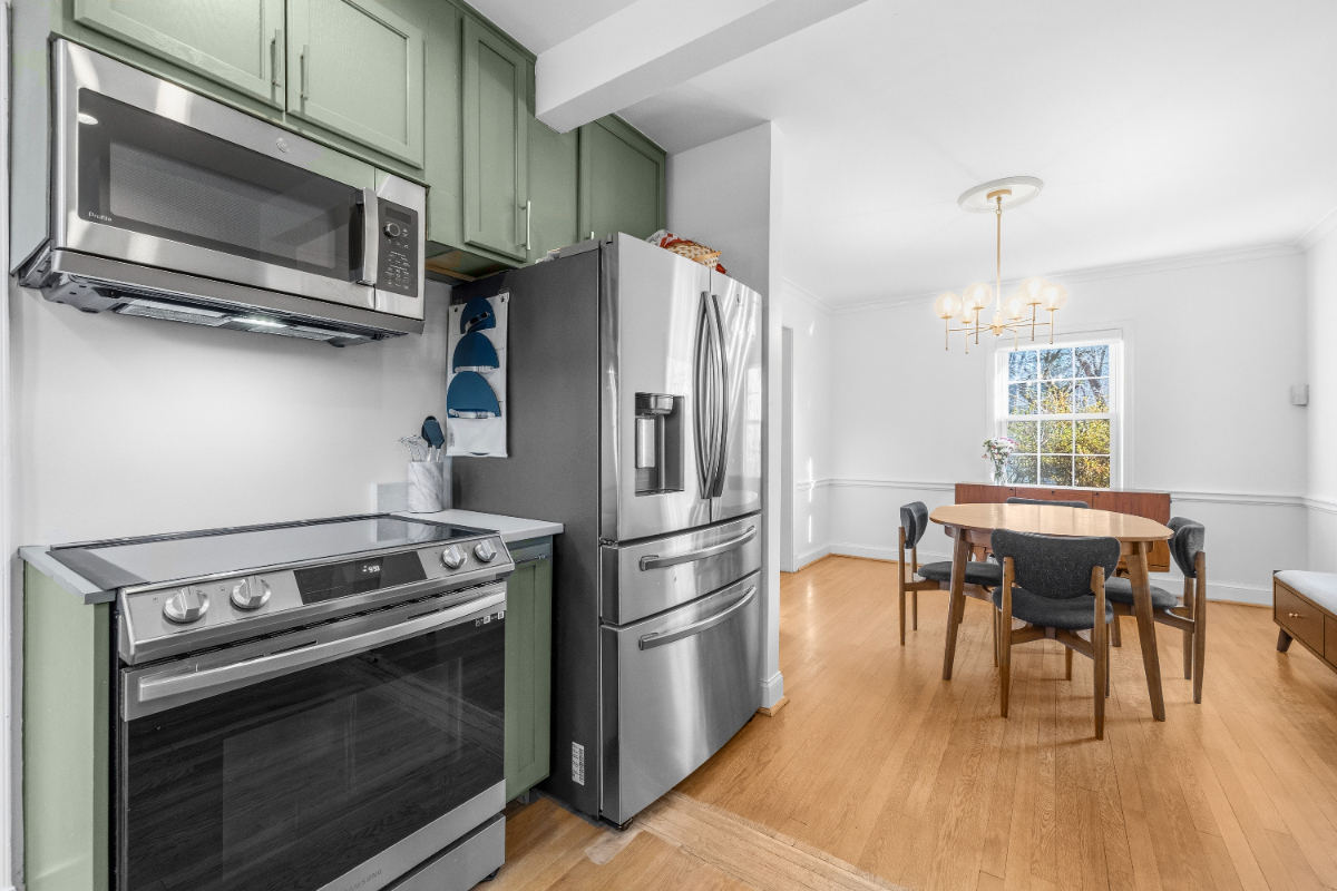 Spacious, Light-filled 4BD 3.5BA - Photo 3