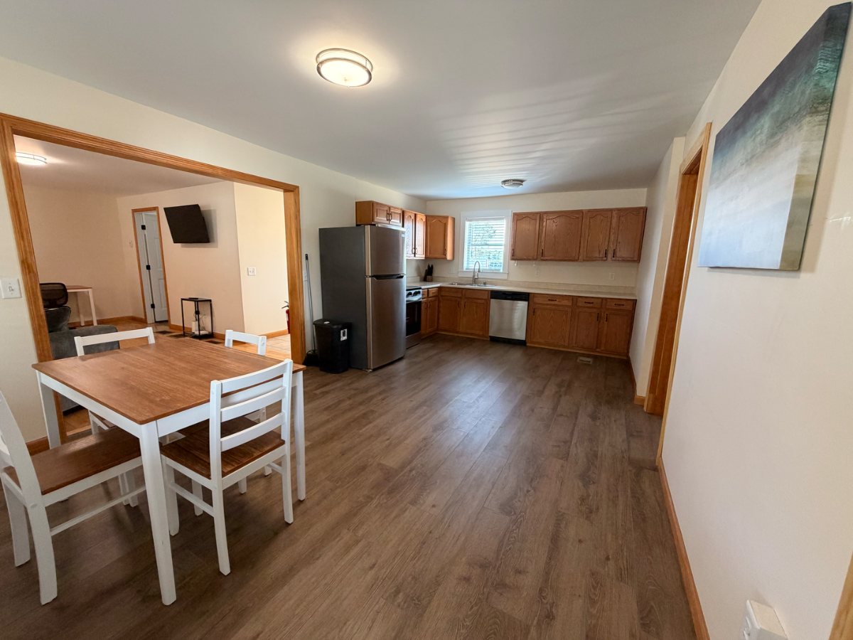2 Bedroom Apartment - Photo 2
