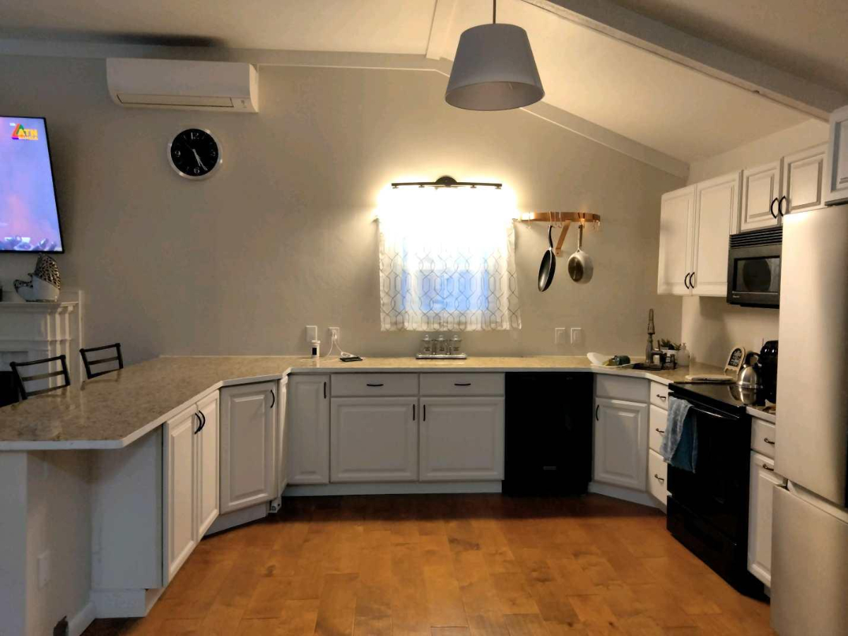 Spacious 4BR Apartment Near Downtown Binghamton & Local Hospitals - Photo 10