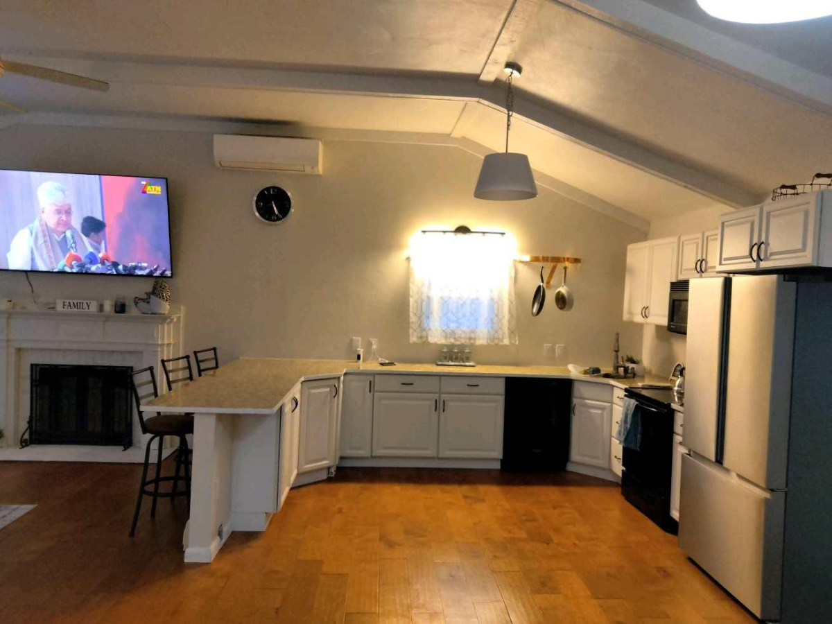 Spacious 4BR Apartment Near Downtown Binghamton & Local Hospitals - Photo 4