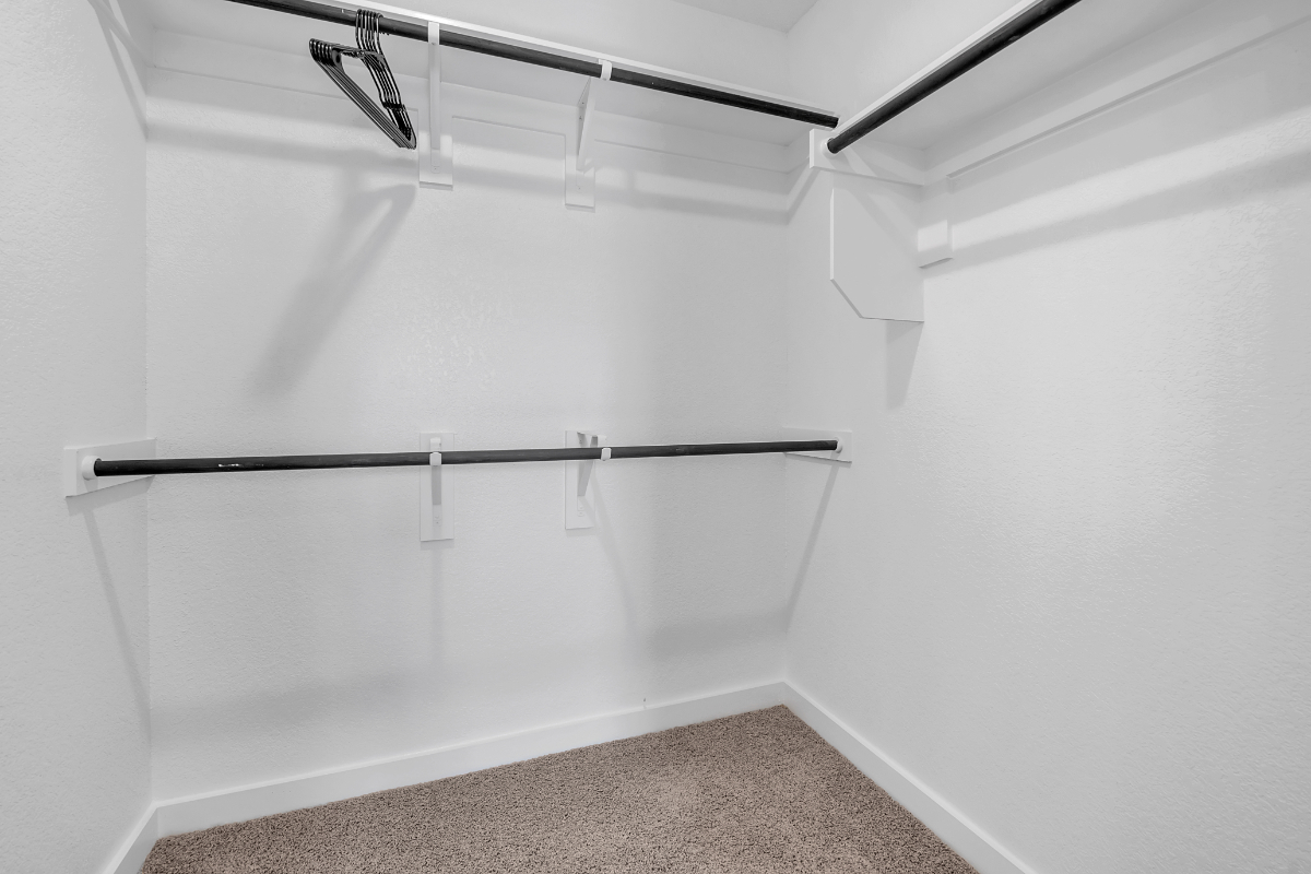Modern Room near TESLA, COTA, AUS Airport - Photo 12