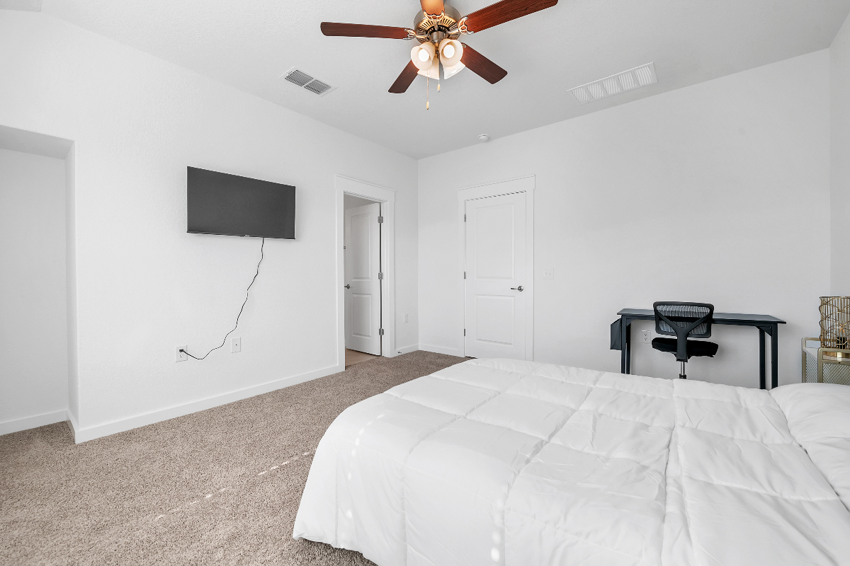 Modern Room near TESLA, COTA, AUS Airport - Photo 5