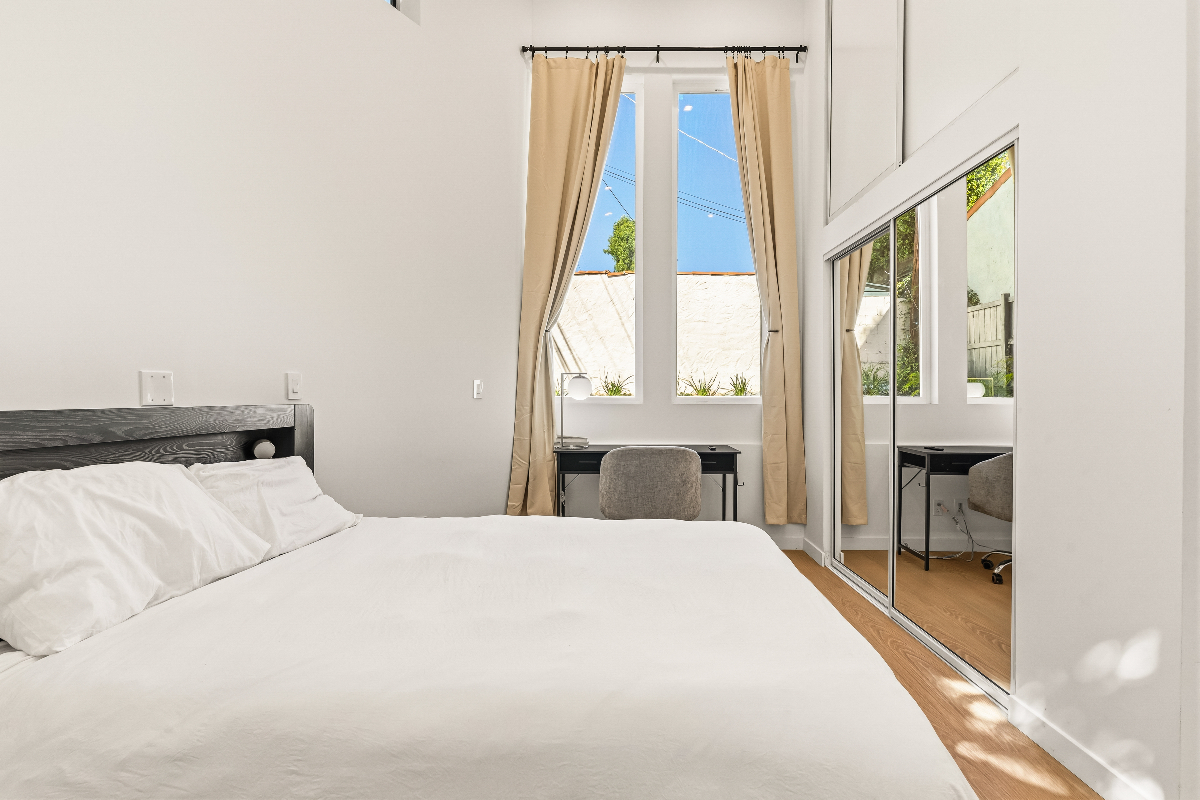 Furnished Studio in Prime West Los Angeles - Photo 5