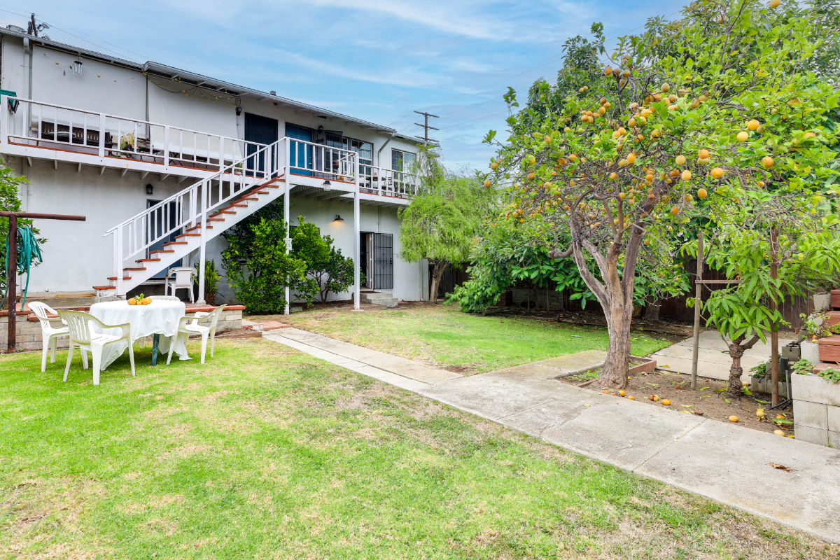 Spacious Furnished 1BR; Garage Parking; Garden - 585408 - Photo 3