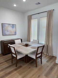 Luxury Furnished 3BR Home Near Houston Medical Center | Ideal for Travel Nurses & Corporate Stays - Photo 2