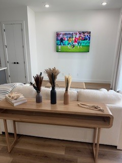 Luxury Furnished 3BR Home Near Houston Medical Center | Ideal for Travel Nurses & Corporate Stays - Photo 3