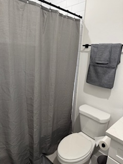 Luxury Furnished 3BR Home Near Houston Medical Center | Ideal for Travel Nurses & Corporate Stays - Photo 4