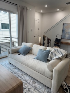 Luxury Furnished 3BR Home Near Houston Medical Center | Ideal for Travel Nurses & Corporate Stays - Photo 8