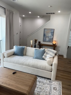 Luxury Furnished 3BR Home Near Houston Medical Center | Ideal for Travel Nurses & Corporate Stays - Photo 9
