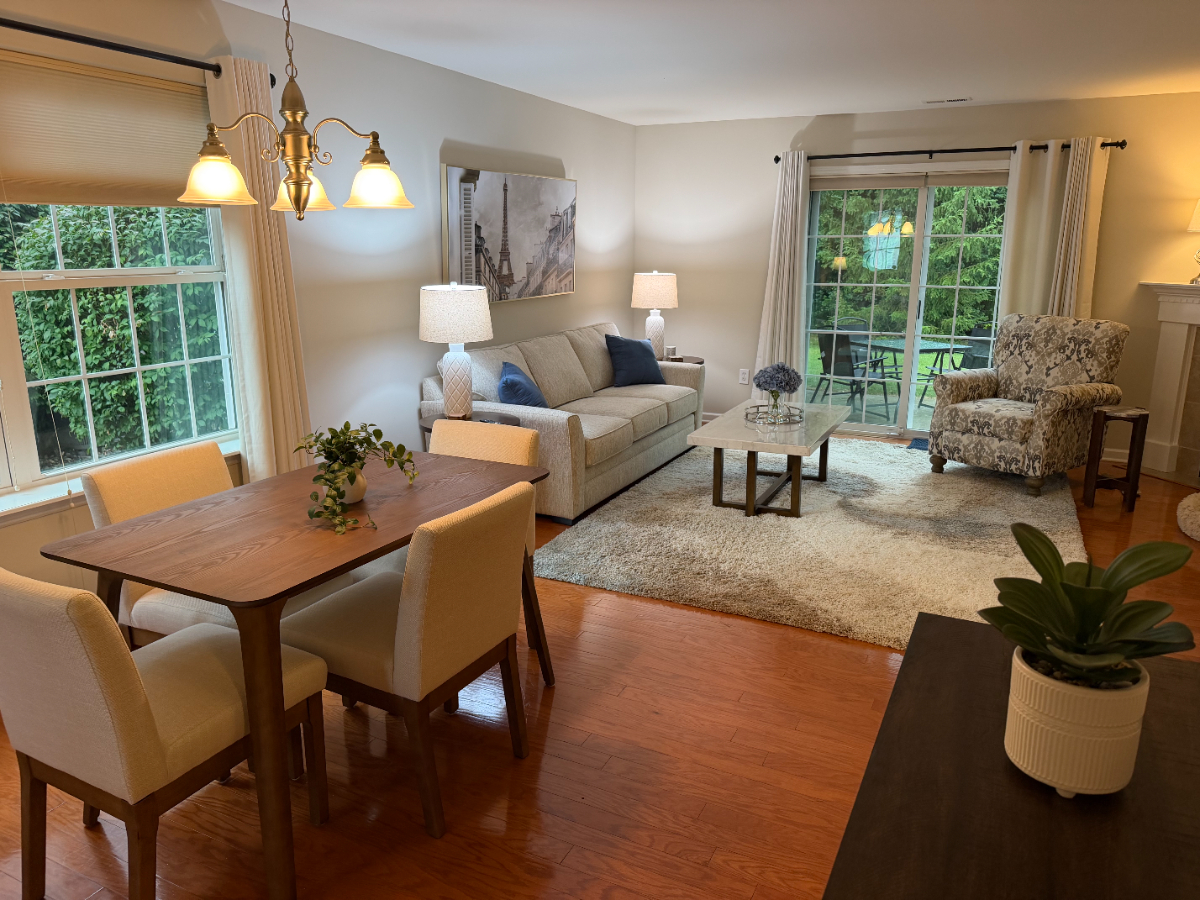 2 Bedroom, 2 Bath with a Garage! New Furniture and Fresh Paint! Remodeled Kitchen - Photo 4