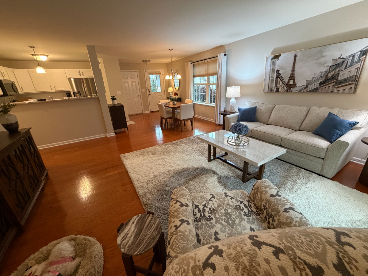 2 Bedroom, 2 Bath with a Garage! New Furniture and Fresh Paint! Remodeled Kitchen - Photo 5