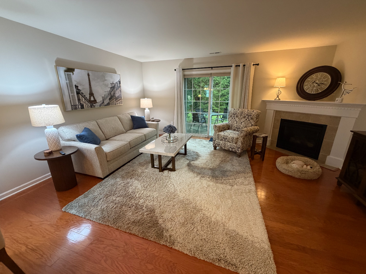 2 Bedroom, 2 Bath with a Garage! New Furniture and Fresh Paint! Remodeled Kitchen - Photo 3