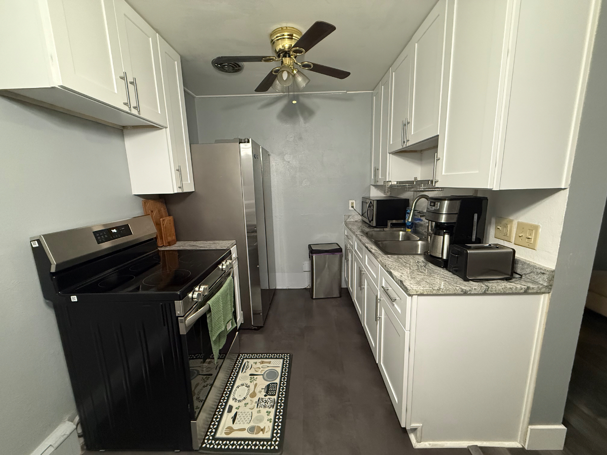 Perfect Starter Home! Updated Kitchen, updated bathroom,  update living room, vinyl Floors , fully f - Photo 3