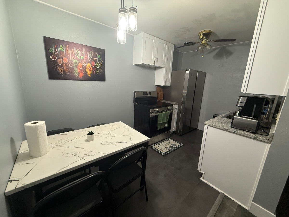 Perfect Starter Home! Updated Kitchen, updated bathroom,  update living room, vinyl Floors , fully f - Photo 5