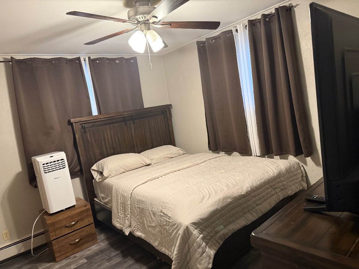 Perfect Starter Home! Updated Kitchen, updated bathroom,  update living room, vinyl Floors , fully f - Photo 8