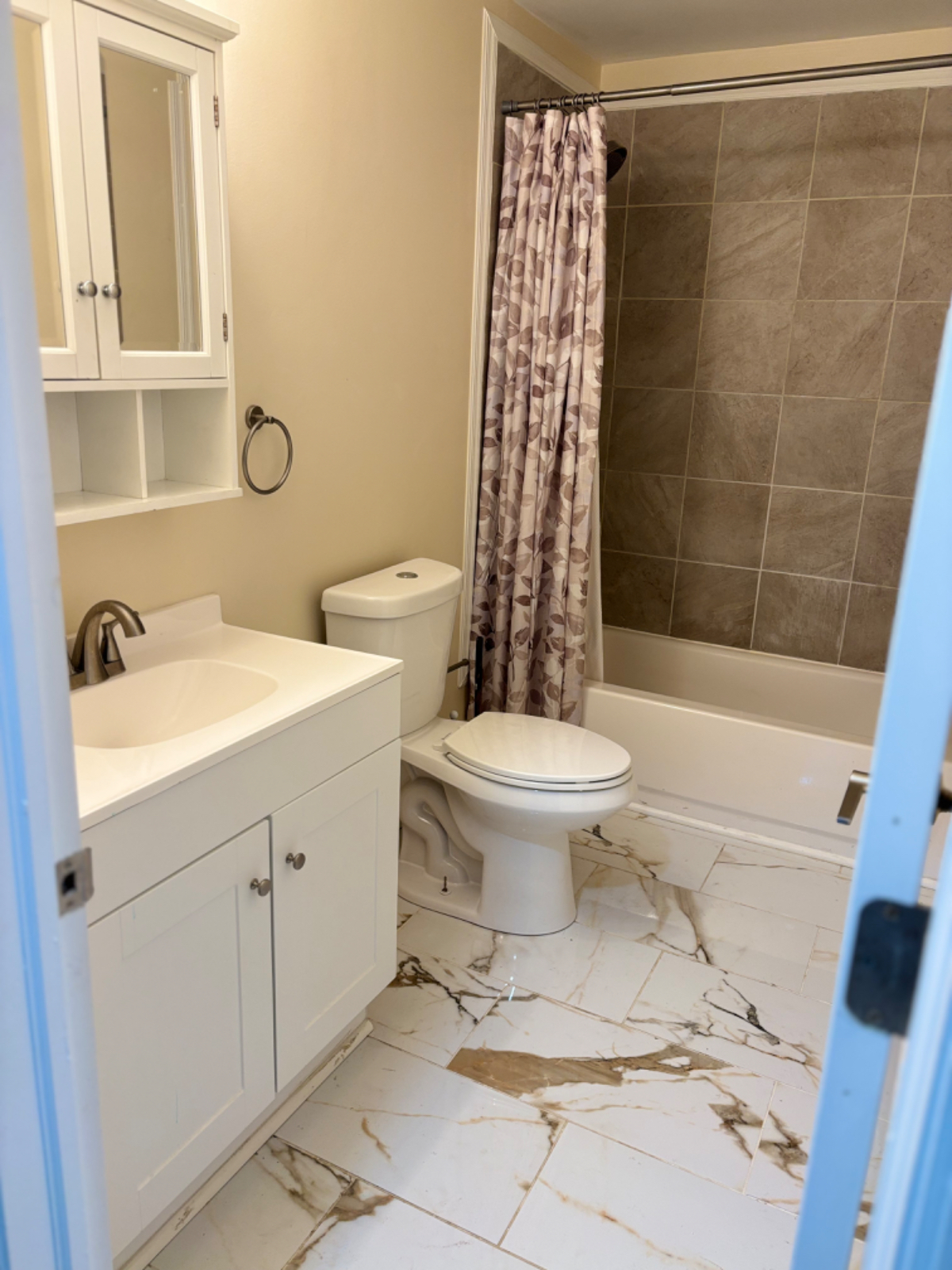 Cozy 2BR/1BA Near Syracuse University & SUNY Upstate Medical - Photo 2