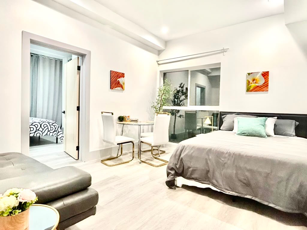 Modern Glass Secure Residences | Free Underground Parking Cozy110 - Photo 2