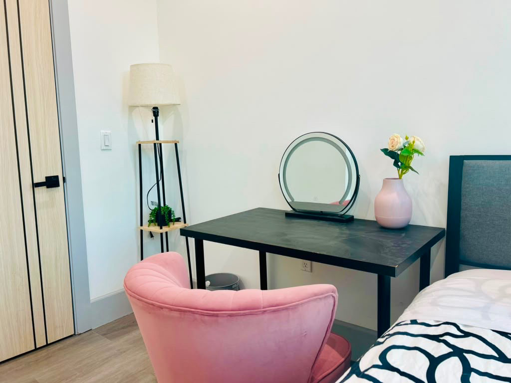 Modern Glass Secure Residences | Free Underground Parking Cozy110 - Photo 5
