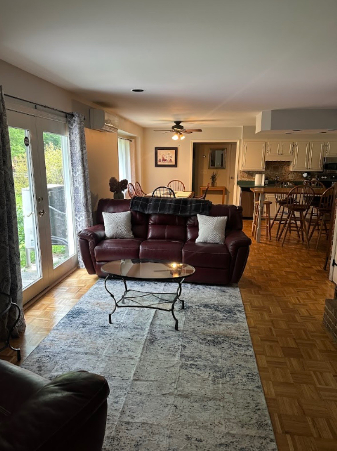 Spacious 3 bedroom in desirable neighborhood - Photo 7