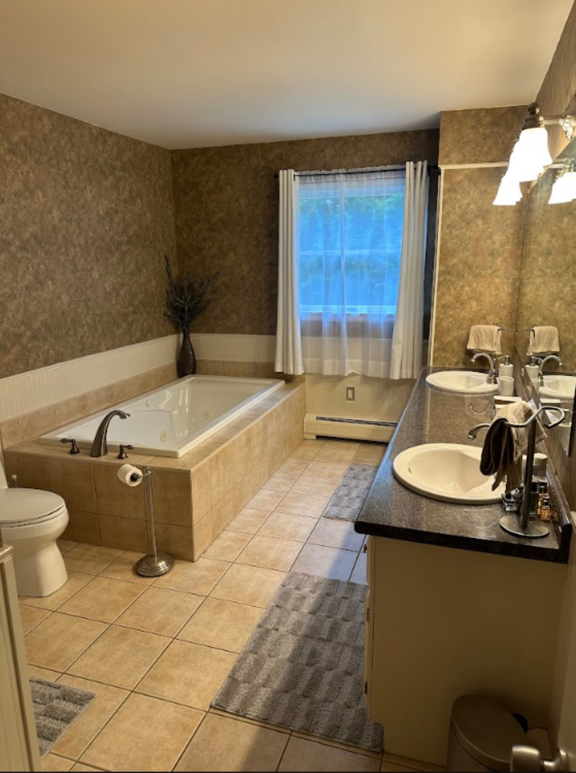 Spacious 3 bedroom in desirable neighborhood - Photo 8