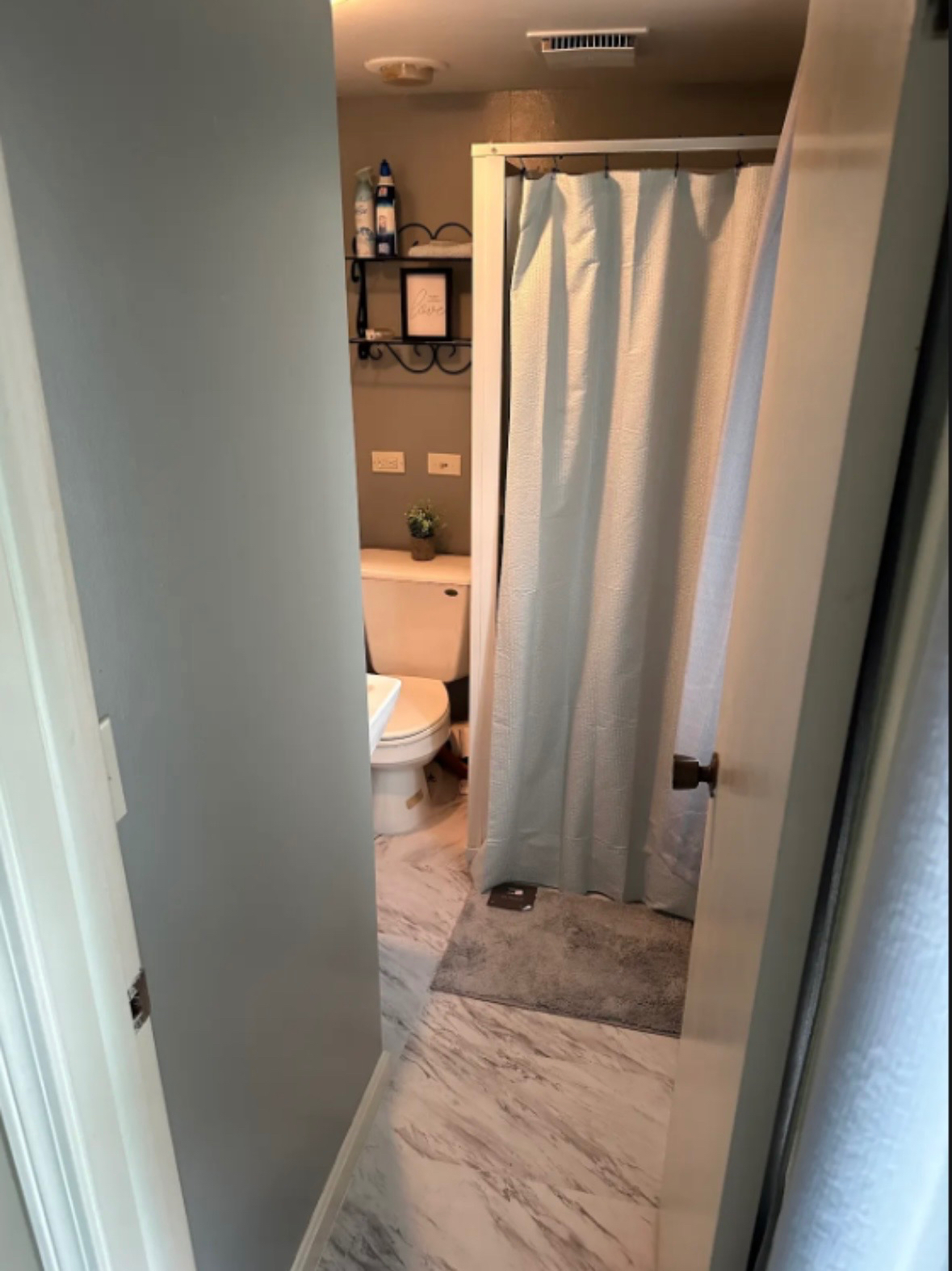 Spacious 3 bedroom in desirable neighborhood - Photo 10