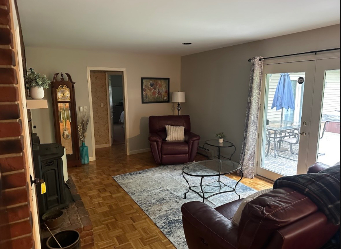 Spacious 3 bedroom in desirable neighborhood - Photo 9