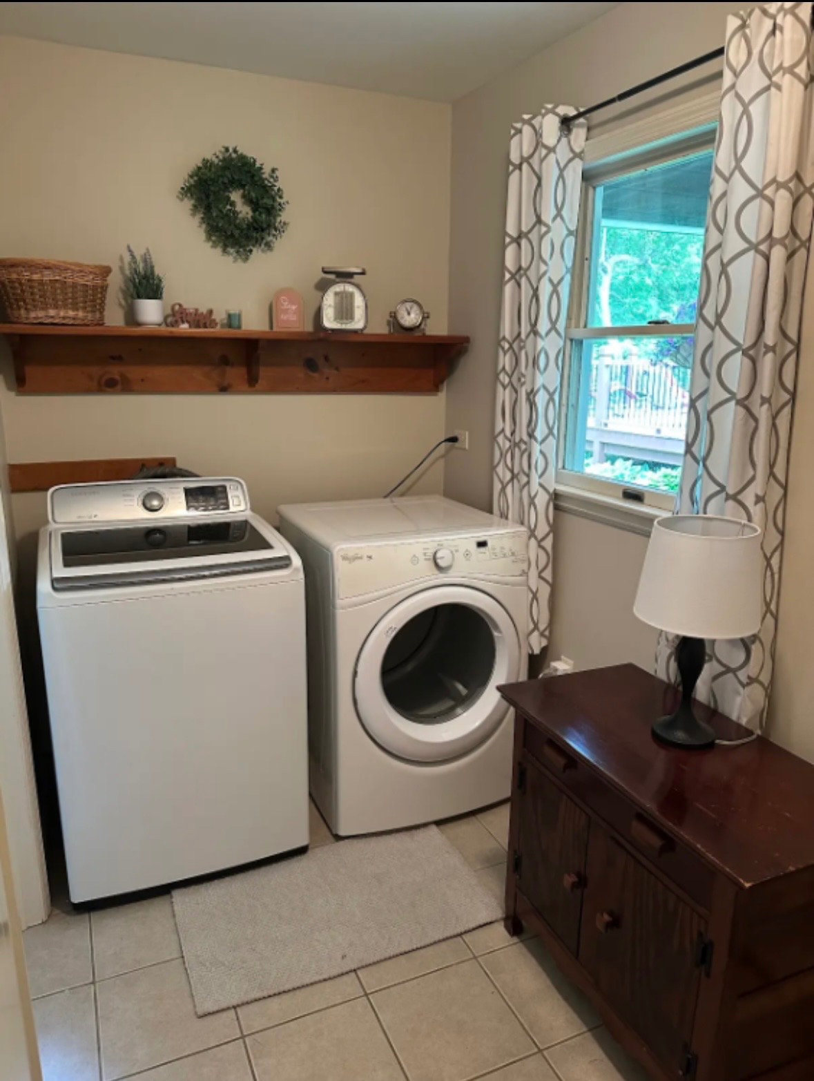 Spacious 3 bedroom in desirable neighborhood - Photo 12