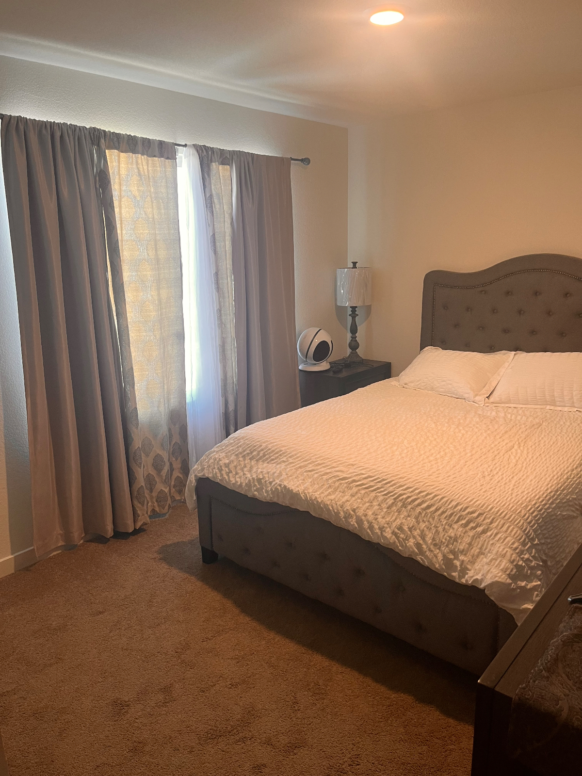 Room for rent in quiet home - Photo 3
