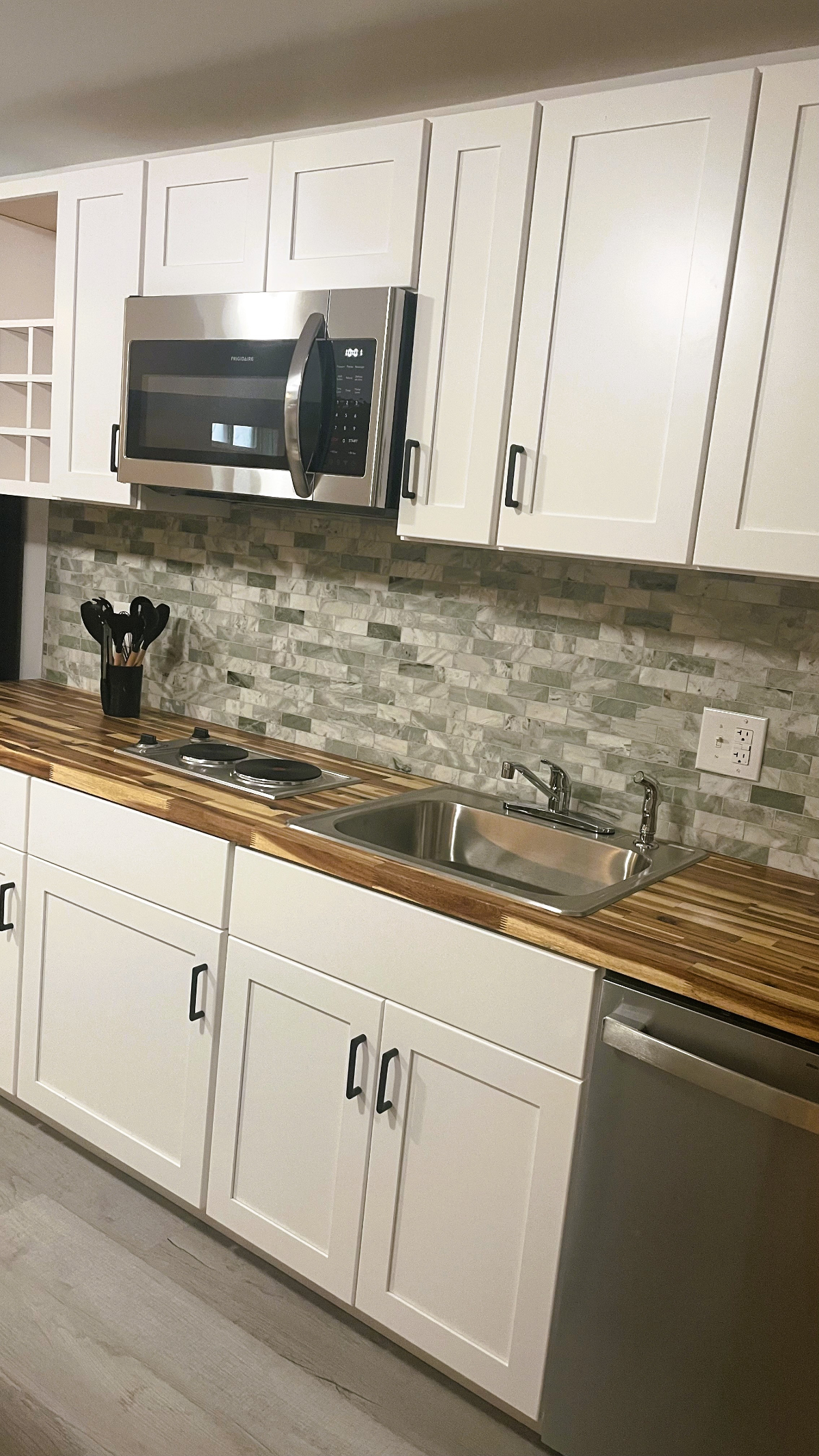 Spacious 1 Bed 1 Bath 1120sqft Apartment. - Photo 4