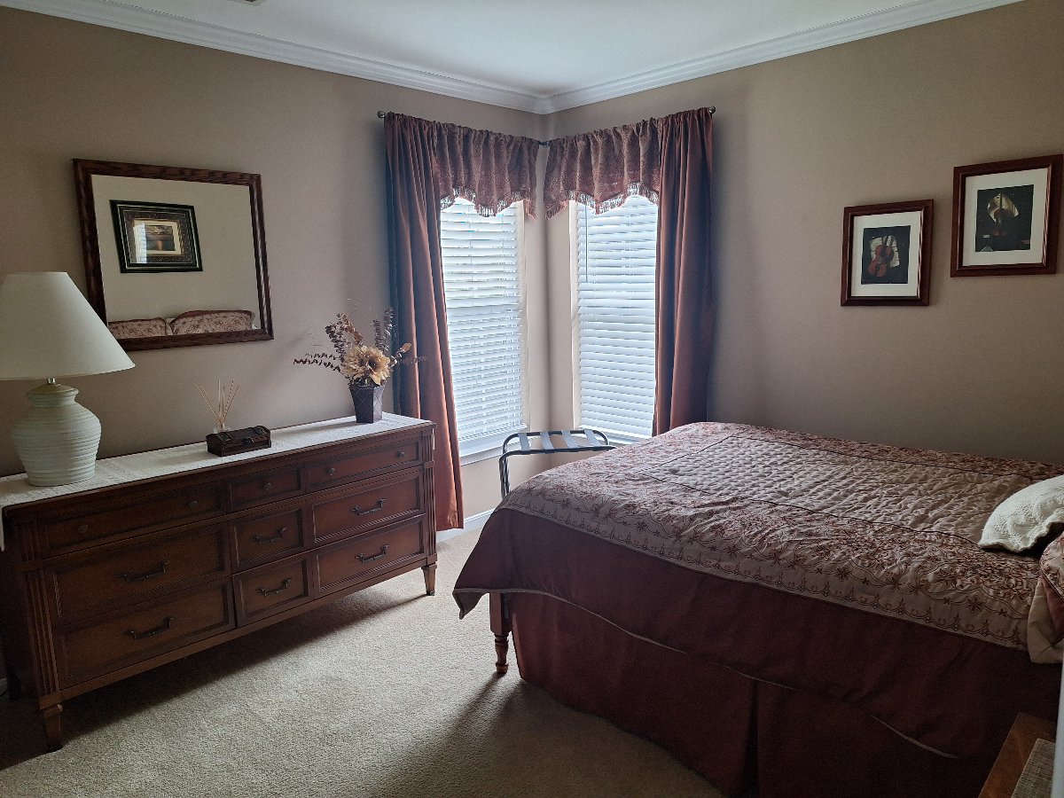 All-Inclusive Furnished Room and Private Bath near Regional Hospitals - Quiet & Secure - Photo 1
