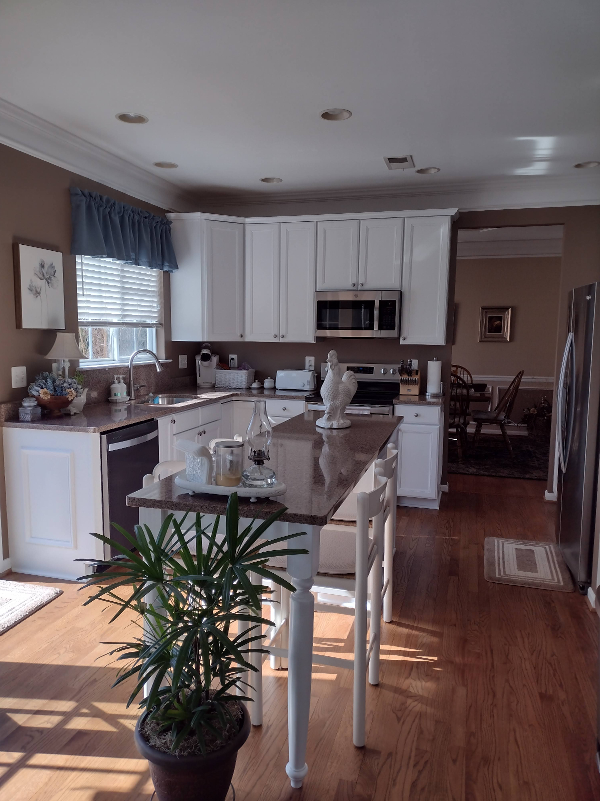All-Inclusive Furnished Room and Private Bath near Regional Hospitals - Quiet & Secure - Photo 4